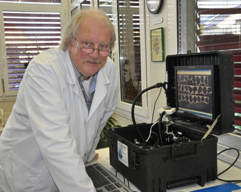Laboratoire Meiners scientist using FlowCam